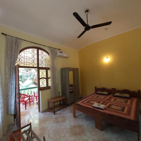 Joaquina'S Guest House กาลังกูติ ภายนอก รูปภาพ