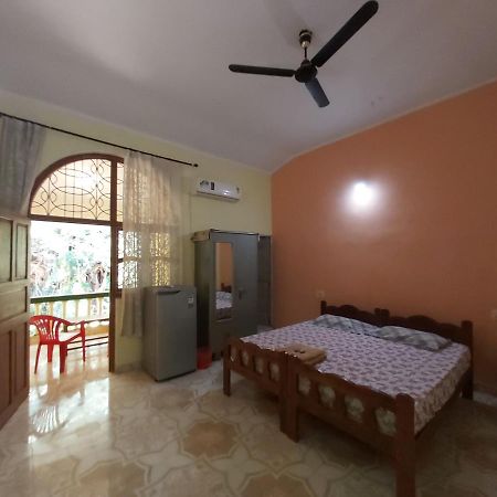 Joaquina'S Guest House กาลังกูติ ภายนอก รูปภาพ