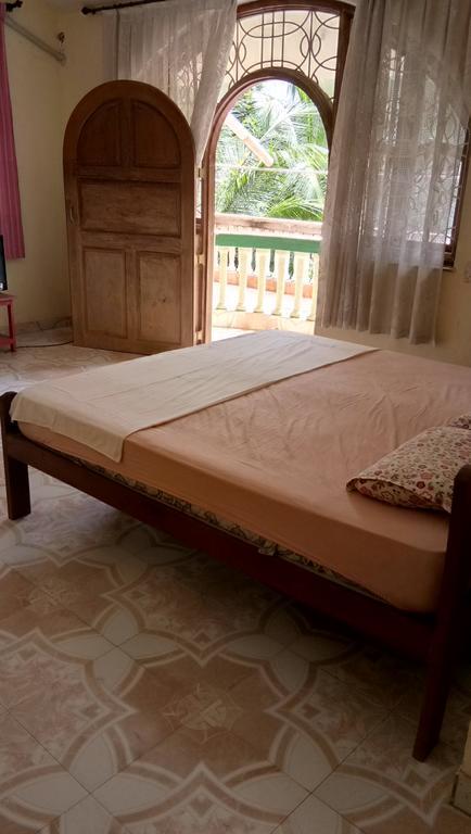 Joaquina'S Guest House กาลังกูติ ภายนอก รูปภาพ