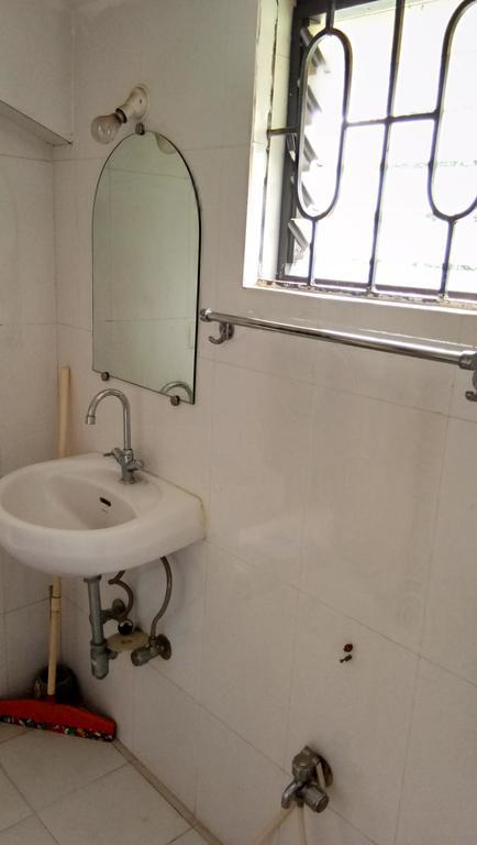 Joaquina'S Guest House กาลังกูติ ภายนอก รูปภาพ