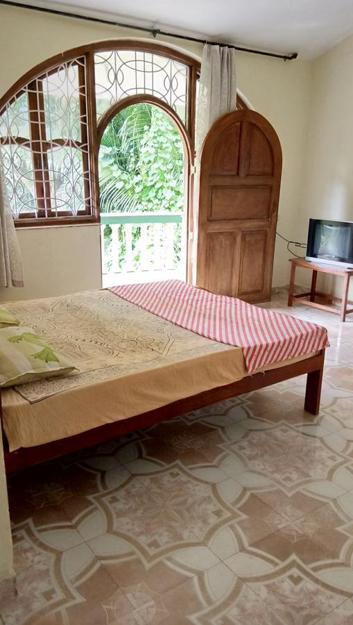 Joaquina'S Guest House กาลังกูติ ภายนอก รูปภาพ