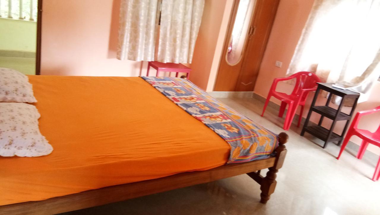 Joaquina'S Guest House กาลังกูติ ภายนอก รูปภาพ