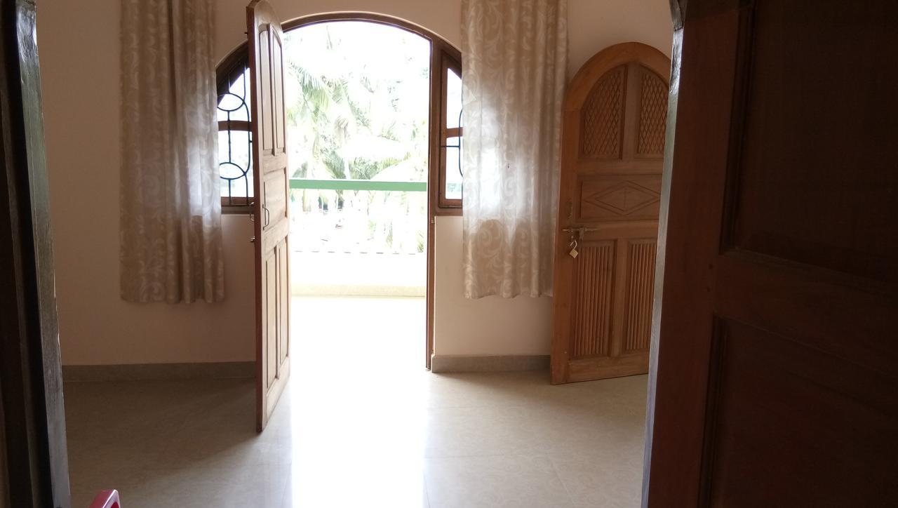 Joaquina'S Guest House กาลังกูติ ภายนอก รูปภาพ