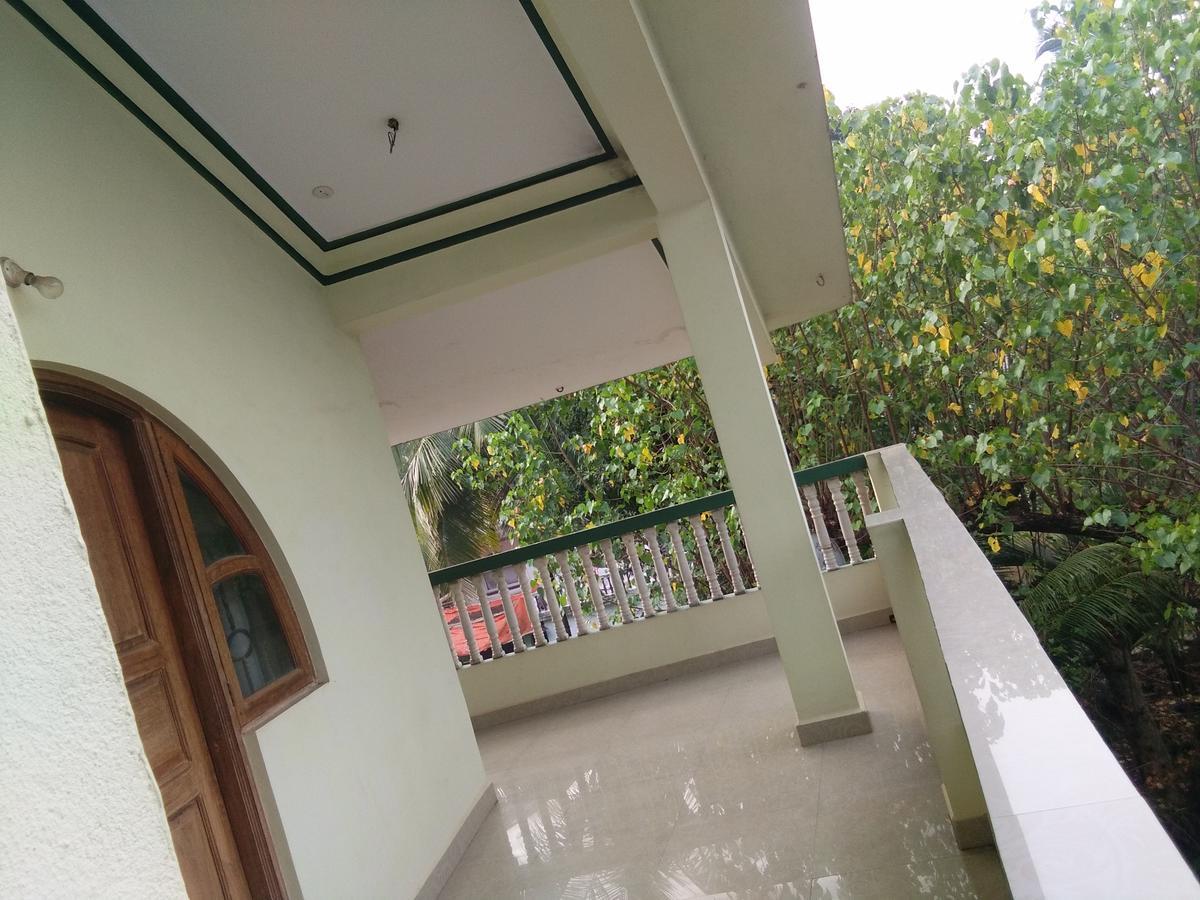 Joaquina'S Guest House กาลังกูติ ภายนอก รูปภาพ