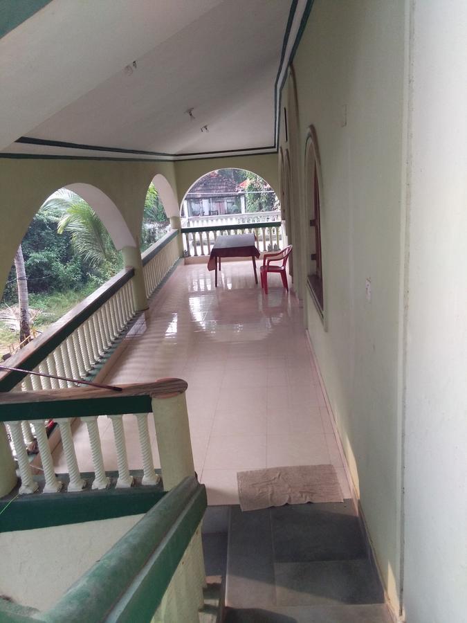 Joaquina'S Guest House กาลังกูติ ภายนอก รูปภาพ
