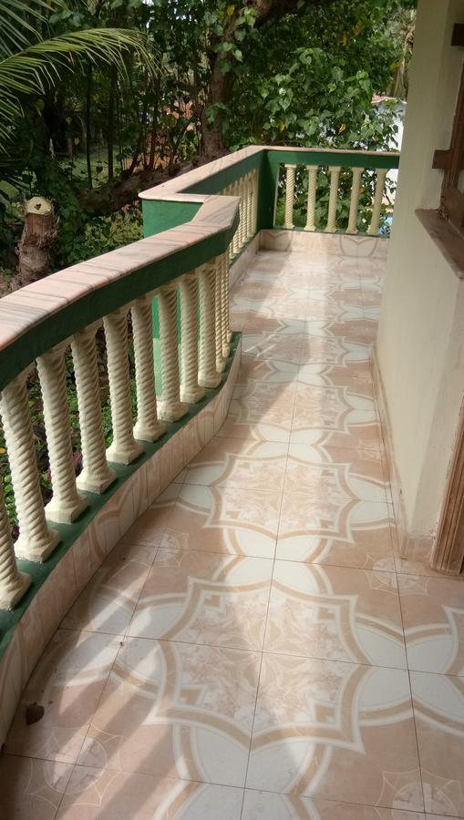 Joaquina'S Guest House กาลังกูติ ภายนอก รูปภาพ