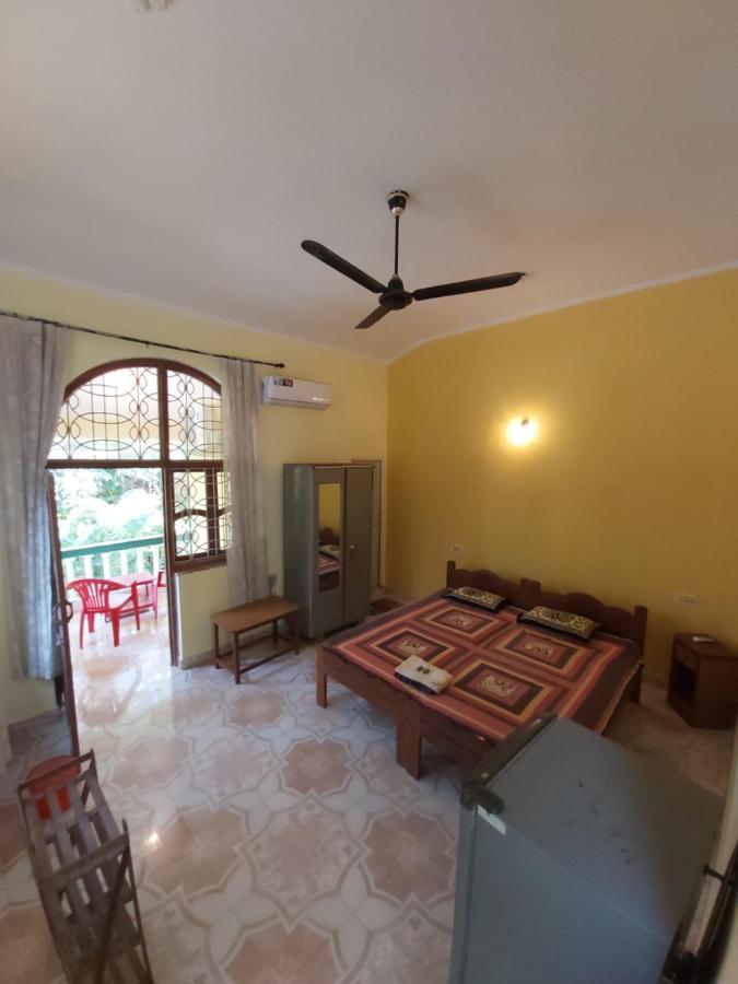 Joaquina'S Guest House กาลังกูติ ภายนอก รูปภาพ