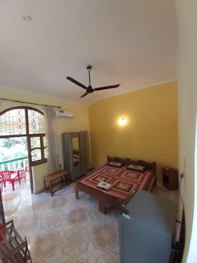 Joaquina'S Guest House กาลังกูติ ภายนอก รูปภาพ