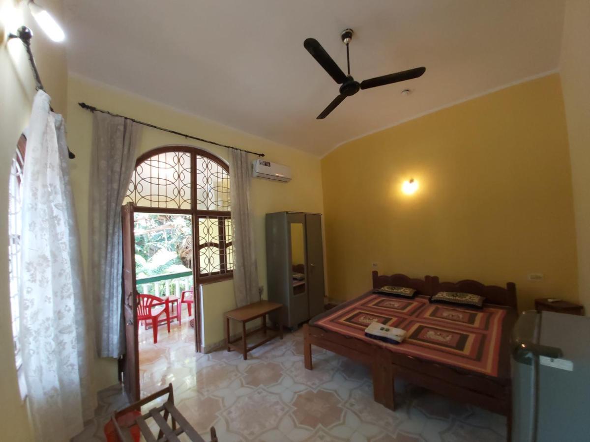 Joaquina'S Guest House กาลังกูติ ภายนอก รูปภาพ