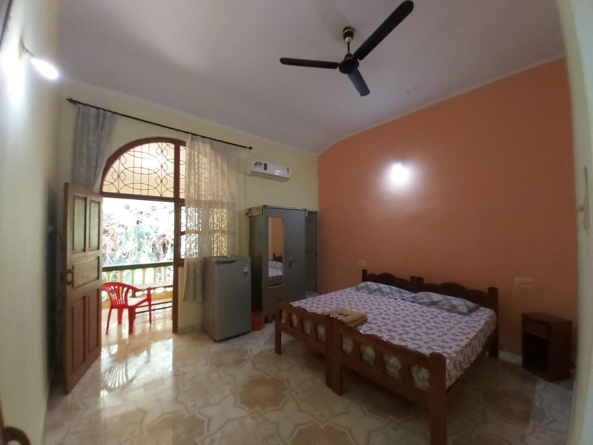 Joaquina'S Guest House กาลังกูติ ภายนอก รูปภาพ
