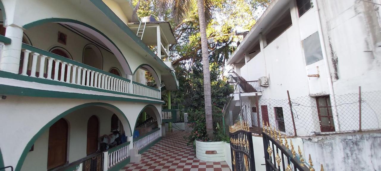 Joaquina'S Guest House กาลังกูติ ภายนอก รูปภาพ