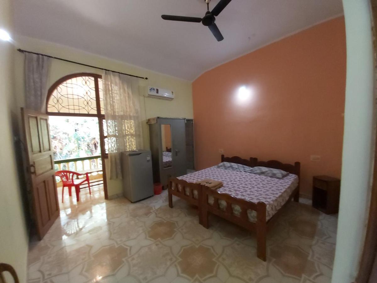 Joaquina'S Guest House กาลังกูติ ภายนอก รูปภาพ