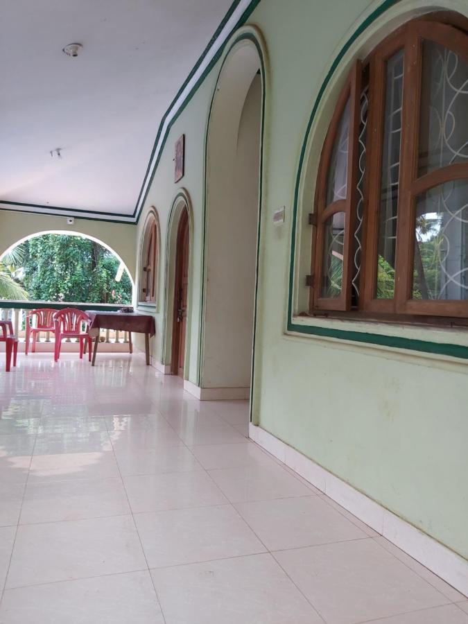 Joaquina'S Guest House กาลังกูติ ภายนอก รูปภาพ