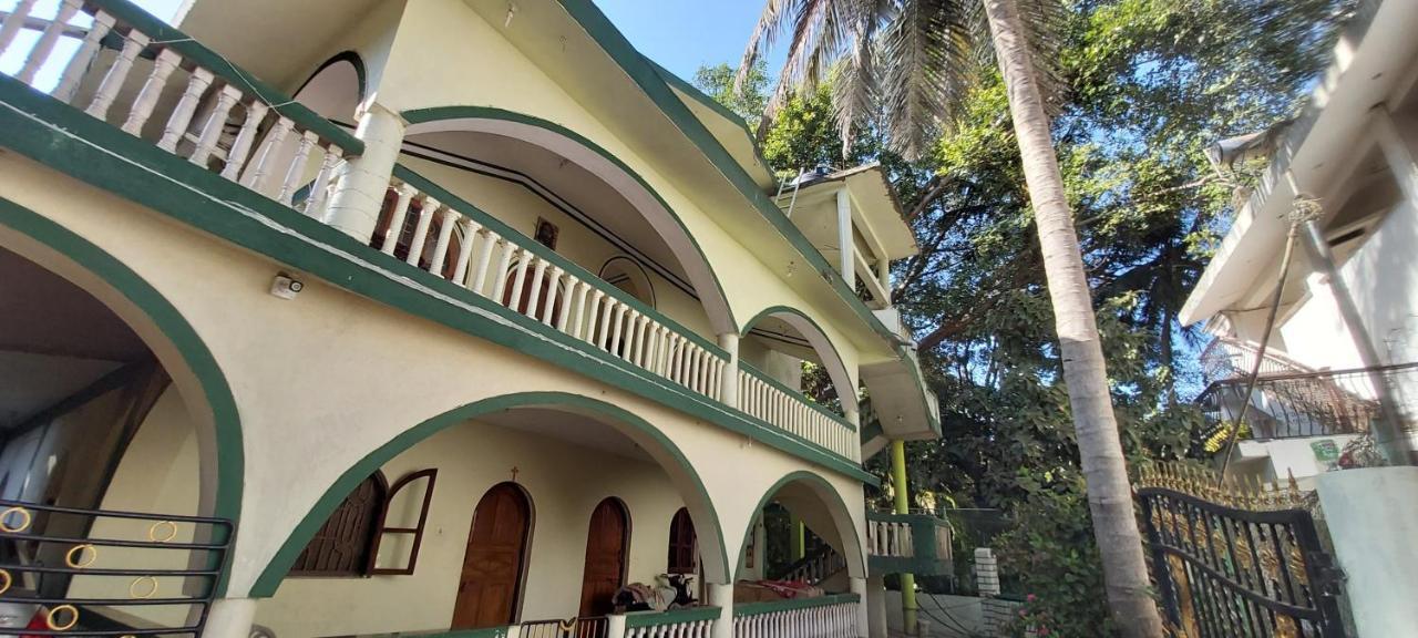 Joaquina'S Guest House กาลังกูติ ภายนอก รูปภาพ