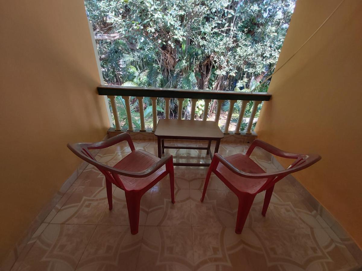 Joaquina'S Guest House กาลังกูติ ภายนอก รูปภาพ