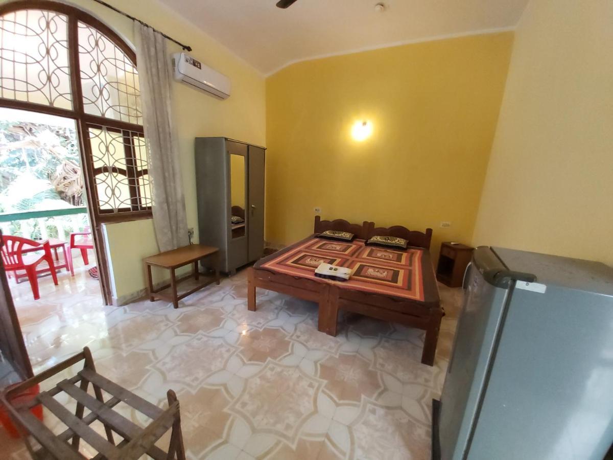 Joaquina'S Guest House กาลังกูติ ภายนอก รูปภาพ