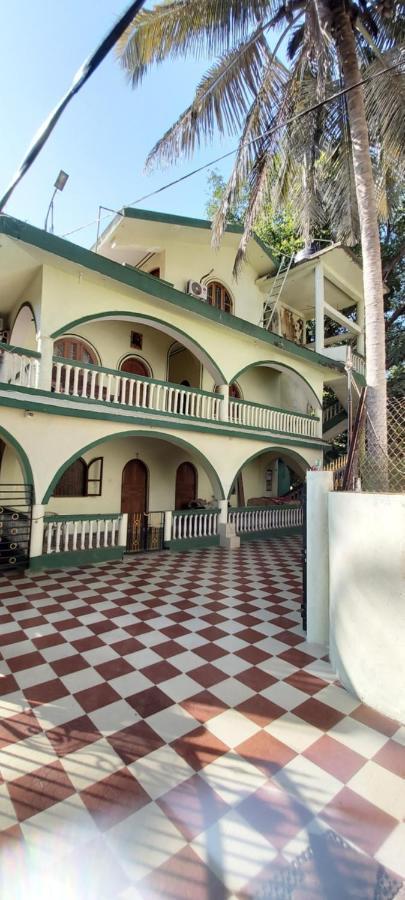 Joaquina'S Guest House กาลังกูติ ภายนอก รูปภาพ