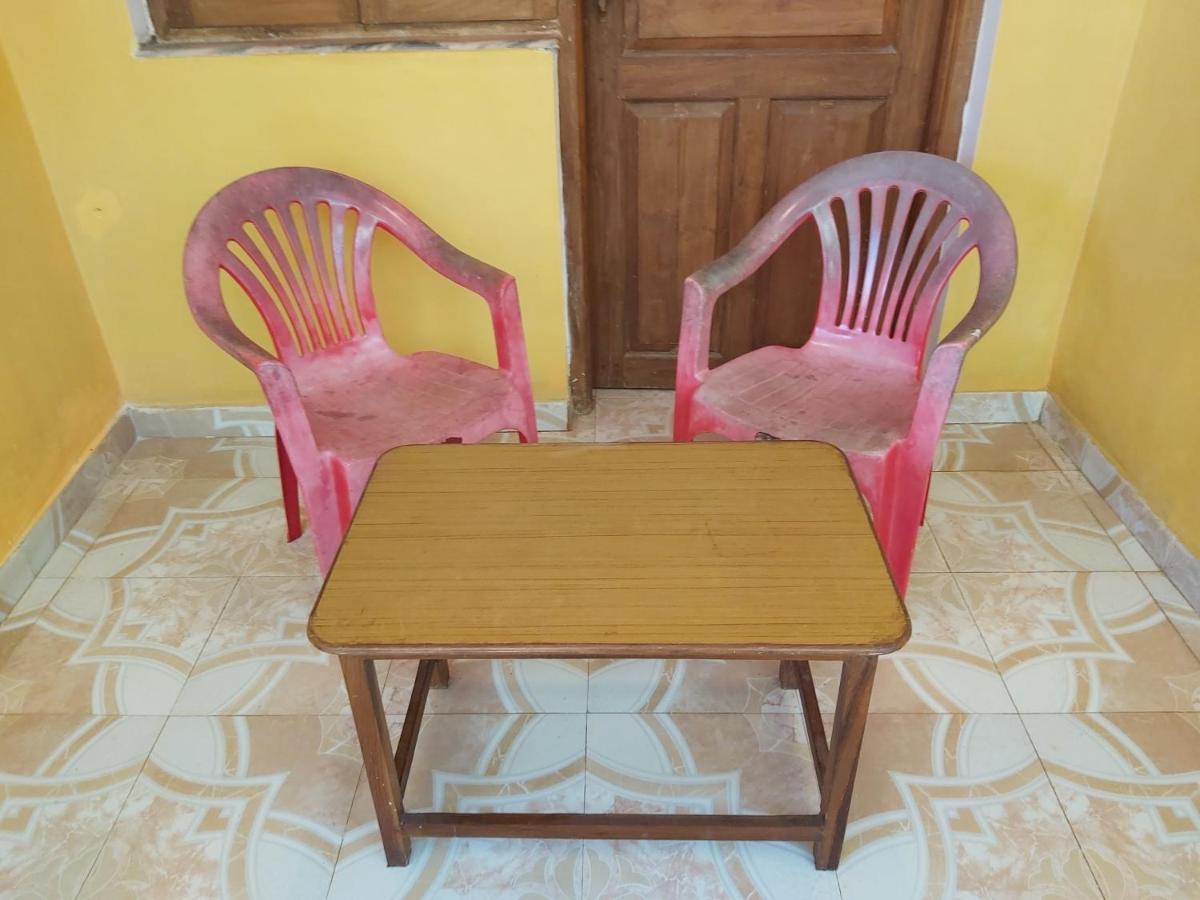 Joaquina'S Guest House กาลังกูติ ภายนอก รูปภาพ