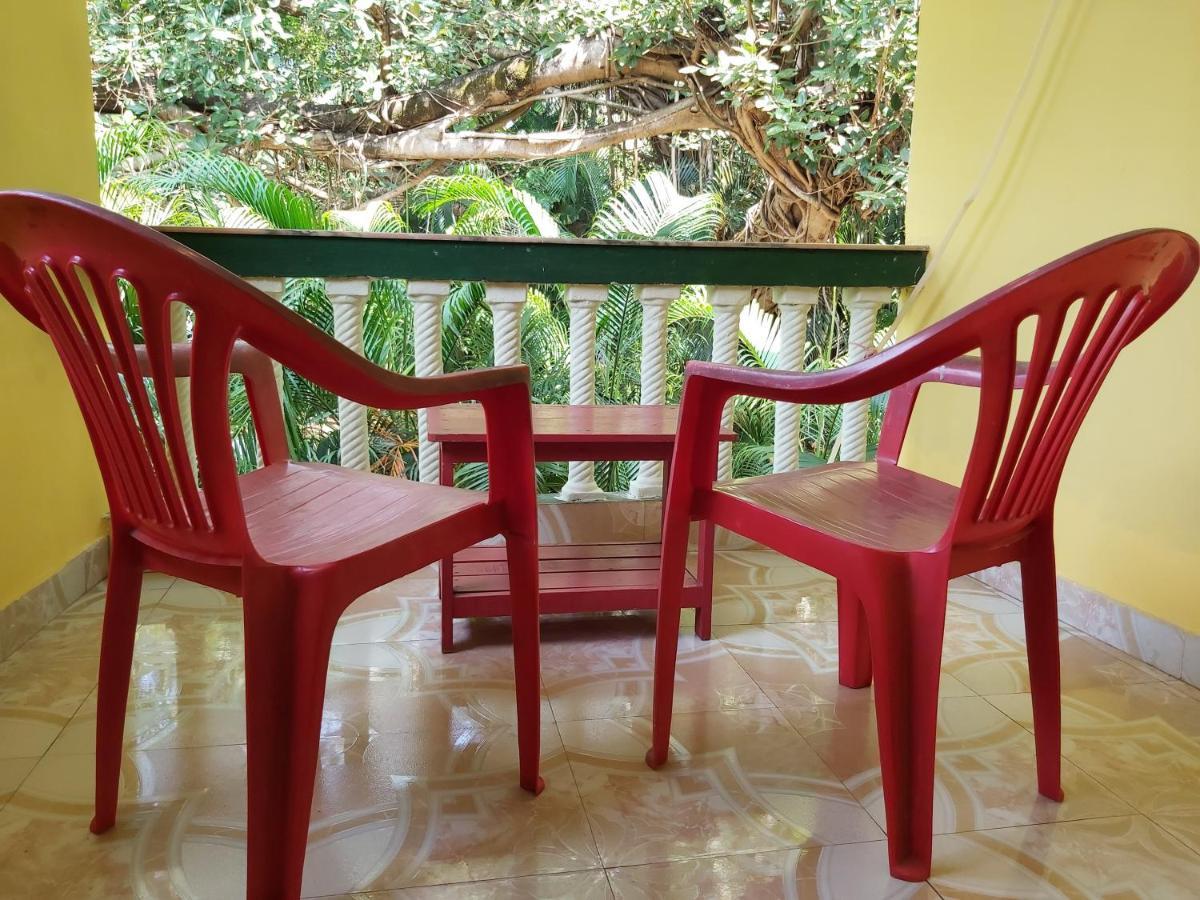 Joaquina'S Guest House กาลังกูติ ภายนอก รูปภาพ